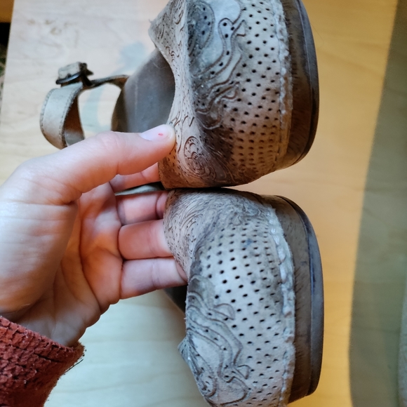 Dansko Heels / Clogs - Picture 6 of 7